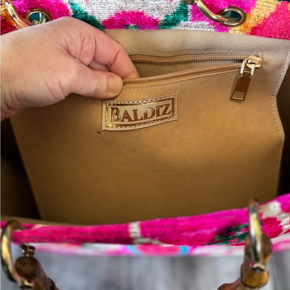 Silk velvet Ikat Tote with bamboo handles - Picture 7 of 7